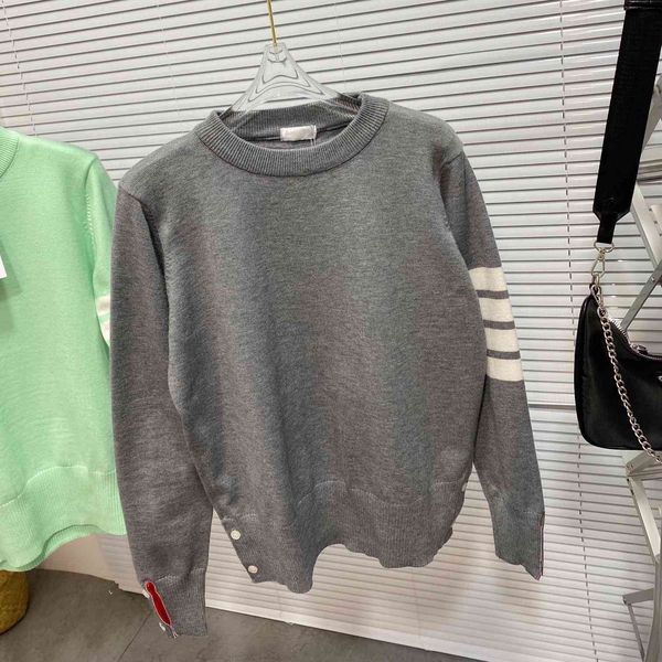 men's and women's 21ss autumn winter new tb four bars classic round neck pullover knitted sweater long sleeve loose lovers fashion, White;black
men's and women's 21ss autumn winter new tb four bars classic round neck pullover knitted sweater long sleeve loose lovers fashion, White;black