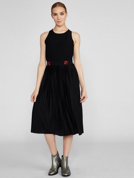 skirts vekem woman celisa skirt pleated with flower embroidery details 2021 collection limited edition, Black
skirts vekem woman celisa skirt pleated with flower embroidery details 2021 collection limited edition, Black