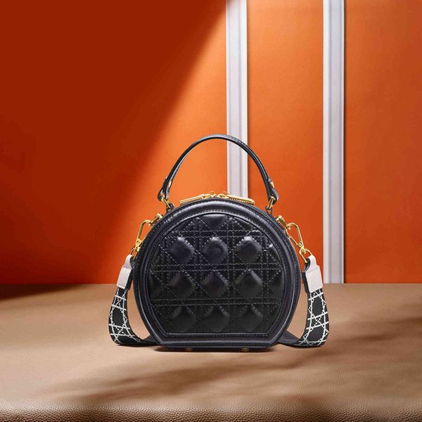 Leather Women's Bag Dijia Round Cake One Shoulder Hand Luxury Light Small Live Broadcast, Black;red
Leather Women's Bag Dijia Round Cake One Shoulder Hand Luxury Light Small Live Broadcast, Black;red