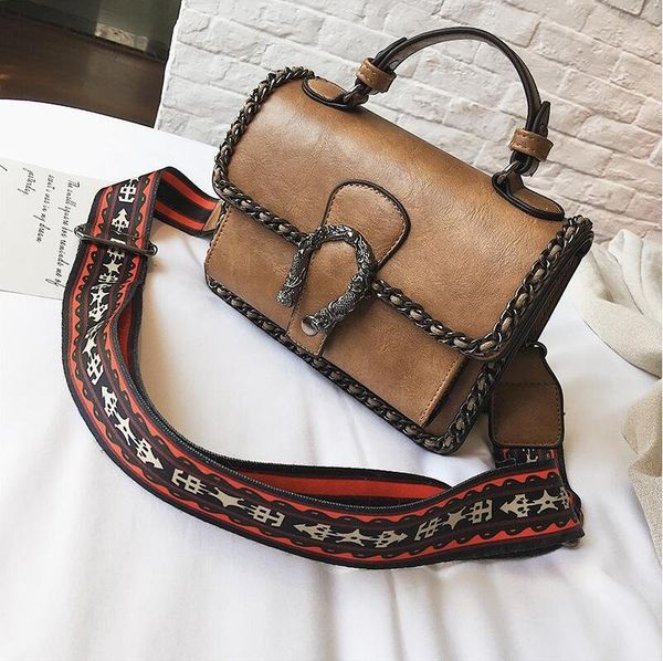 factory wholesale women handbag back-to-old chain edge girl bag fashion wide shoulder belt leather handbags individual lock button bags, Black;red
factory wholesale women handbag back-to-old chain edge girl bag fashion wide shoulder belt leather handbags individual lock button bags, Black;red