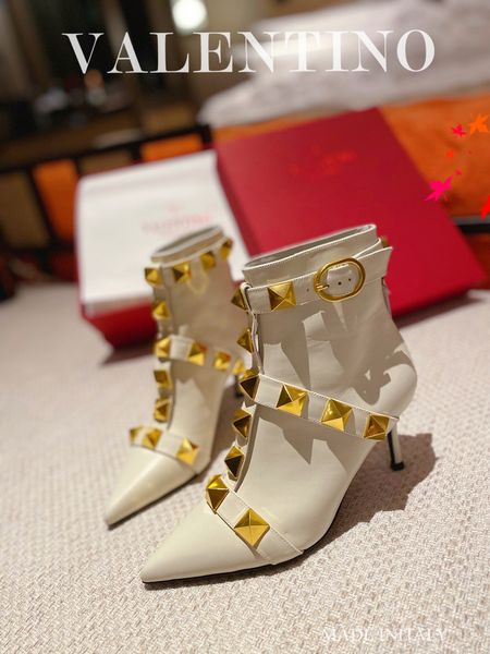 designer boots classic leather thick-soled desert martinboot winter ladies high heels chirstmas halloween easter day shoelace box womens des, Black
designer boots classic leather thick-soled desert martinboot winter ladies high heels chirstmas halloween easter day shoelace box womens des, Black