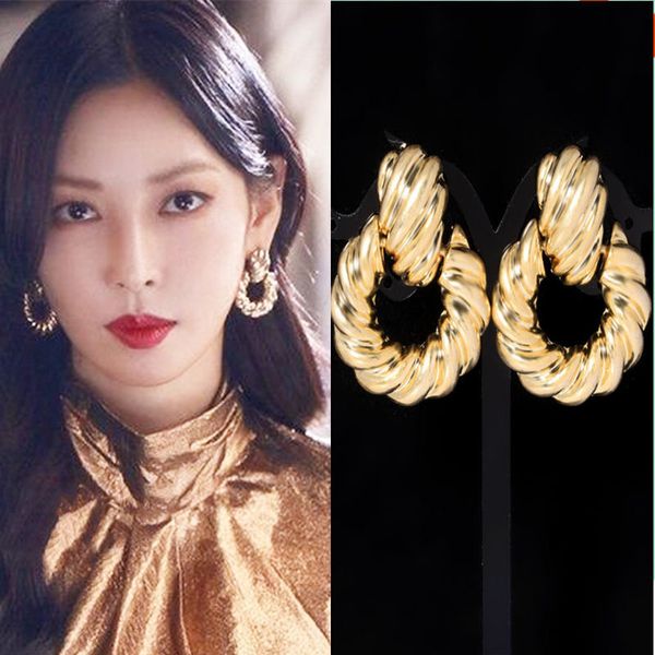 gold earrings long french advanced exaggerated atmospheric earrings female.luxurys designers jewelry, Golden;silver
gold earrings long french advanced exaggerated atmospheric earrings female.luxurys designers jewelry, Golden;silver