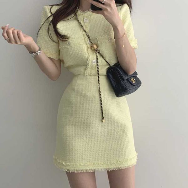summer women's 2 piece sets short short sleeve o neck tweed jacket + high waist bag hip skirt female 2pcs suit 210531, White
summer women's 2 piece sets short short sleeve o neck tweed jacket + high waist bag hip skirt female 2pcs suit 210531, White
