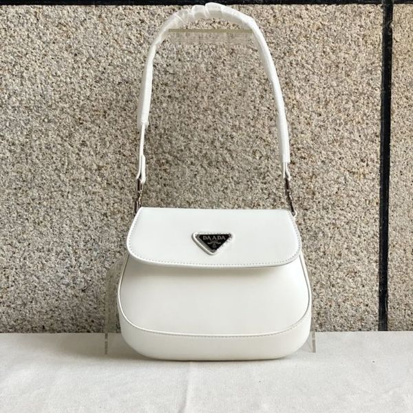 soft texture saddle 2021 new solid color letter one shoulder underarm fashion women's bag
soft texture saddle 2021 new solid color letter one shoulder underarm fashion women's bag