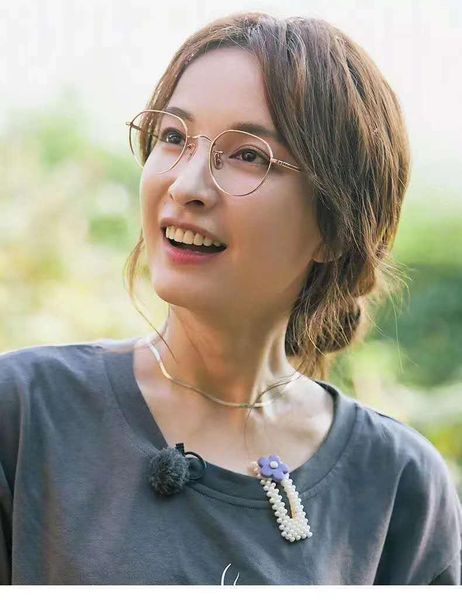 sunglasses anti-blue light flat mirror anti-assisted s glasses frame for men and women myopia blue blocking, White;black
sunglasses anti-blue light flat mirror anti-assisted s glasses frame for men and women myopia blue blocking, White;black