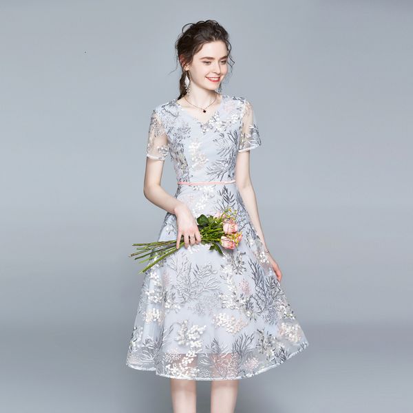 2021 new luxury runway designer party women v-neck spring and summer lace embroidery long es jmmn, Black;gray
2021 new luxury runway designer party women v-neck spring and summer lace embroidery long es jmmn, Black;gray