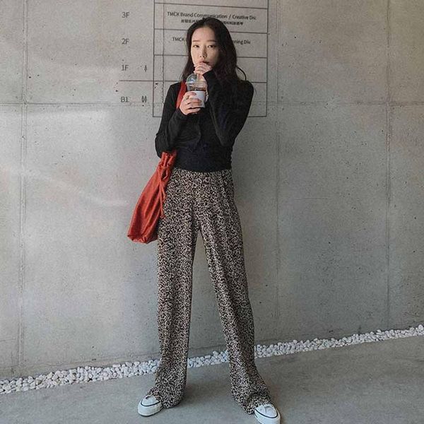 women's pants & capris female casual all match chiffon wide leg elastic waist full length indie 2021 summer women fashion leopard print, Black;white
women's pants & capris female casual all match chiffon wide leg elastic waist full length indie 2021 summer women fashion leopard print, Black;white
