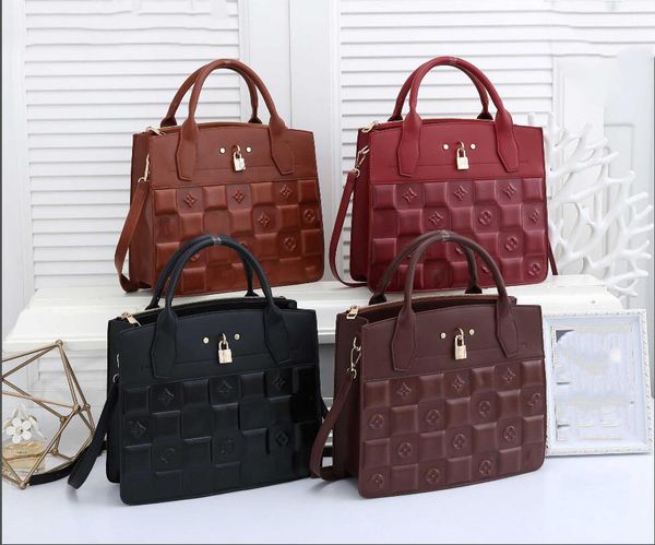 evening bag classic leather fashion luxury designer brand handbag one-shoulder diagonal handbag 
evening bag classic leather fashion luxury designer brand handbag one-shoulder diagonal handbag