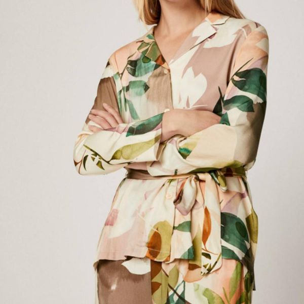 2020 european and american fashion pajamas elegant comfortable high-end satin printing lapel pijamas women long sleeve 2 piece, Black;red
2020 european and american fashion pajamas elegant comfortable high-end satin printing lapel pijamas women long sleeve 2 piece, Black;red