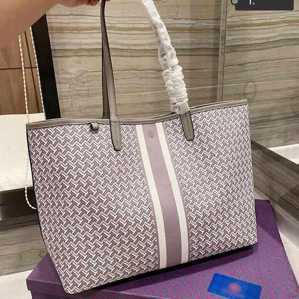 2021 new tb women's trend high capacity bag gemini single shoulder portable tote magnetic buckle shopping bag
2021 new tb women's trend high capacity bag gemini single shoulder portable tote magnetic buckle shopping bag