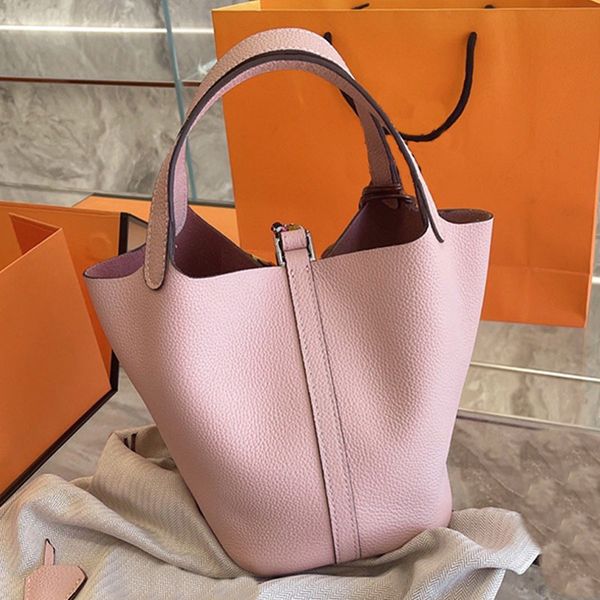 bucket bag shoulder bag handbag fashion lady shopping leather totes handbags women purse high-capacity silk scarf matching
bucket bag shoulder bag handbag fashion lady shopping leather totes handbags women purse high-capacity silk scarf matching