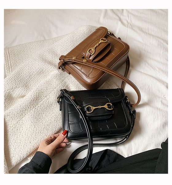 textured stone pattern women's bag black and white contrast single shoulder horseshoe buckle messenger purse
textured stone pattern women's bag black and white contrast single shoulder horseshoe buckle messenger purse