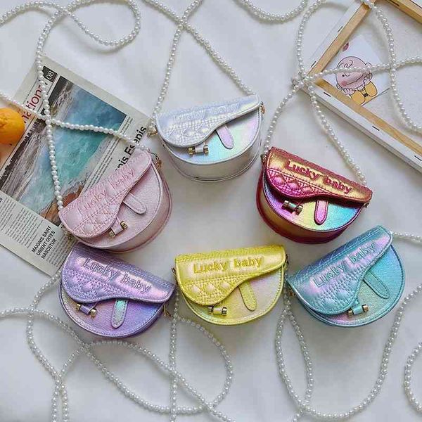 children's 2021 new laser bright mini saddle foreign girl pearl messenger bag zero wallet
children's 2021 new laser bright mini saddle foreign girl pearl messenger bag zero wallet