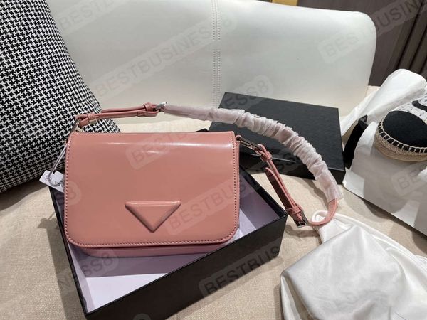 ladies fabric with leather one shoulder messenger bag high sense of fashion and versatile niche college style size 20 16cm with box
ladies fabric with leather one shoulder messenger bag high sense of fashion and versatile niche college style size 20 16cm with box