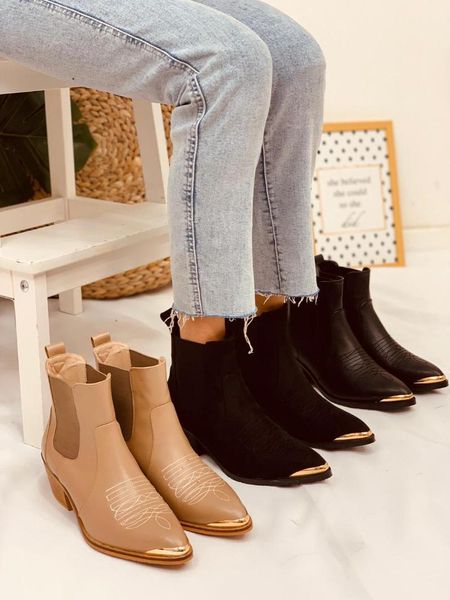 boots ankle pointed toe for woman slip on metal decoration runway fur warm snow trend autumn and winter 2021, Black
boots ankle pointed toe for woman slip on metal decoration runway fur warm snow trend autumn and winter 2021, Black