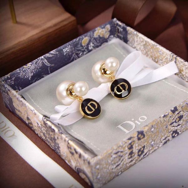 2021 luxury designer jewelry new high version 925 silver needle pearl letter gutta percha oil earrings enamel fashion
2021 luxury designer jewelry new high version 925 silver needle pearl letter gutta percha oil earrings enamel fashion