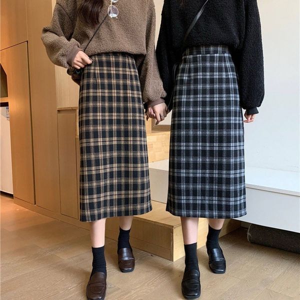 2021 winter high waist plaid half length a-line female student korean over knee loose tweed skirt, Black
2021 winter high waist plaid half length a-line female student korean over knee loose tweed skirt, Black