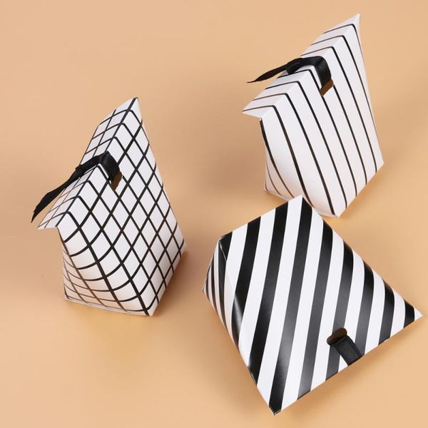 20pcs biscuit box biscuit cake box dessert containers cake carrier individual containers random style without ribbon
20pcs biscuit box biscuit cake box dessert containers cake carrier individual containers random style without ribbon