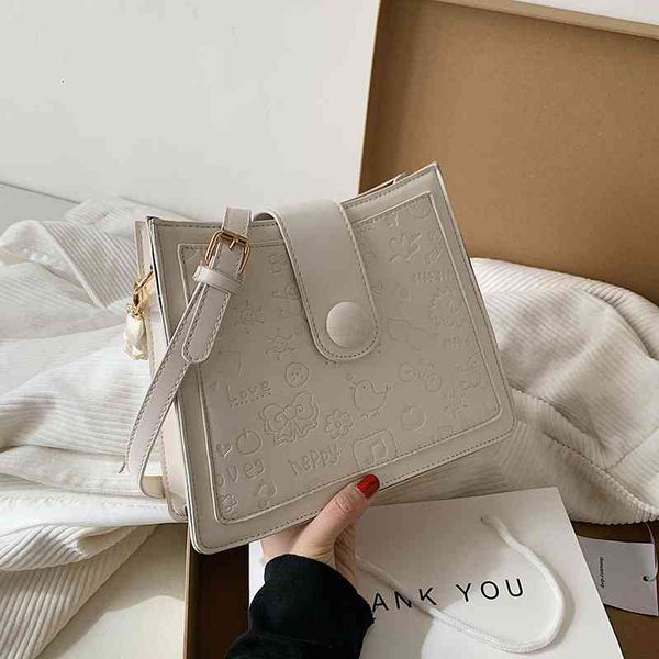 spring and summer fashion solid color small bag 2021 simple underarm women's single shoulder messenger bag, Black;red
spring and summer fashion solid color small bag 2021 simple underarm women's single shoulder messenger bag, Black;red