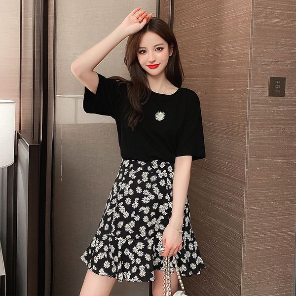 2021 new foreign style red summer t-shirt + daisy fishtail skirt, women's two-piece set, alsr, Black
2021 new foreign style red summer t-shirt + daisy fishtail skirt, women's two-piece set, alsr, Black