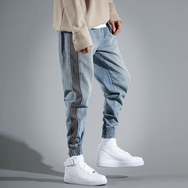 2021 new recm moda streetwear jeans designer tarja preta emendados harm de brim dos homens denim calas cargo juventude corredores 6in4, Blue
2021 new recm moda streetwear jeans designer tarja preta emendados harm de brim dos homens denim calas cargo juventude corredores 6in4, Blue