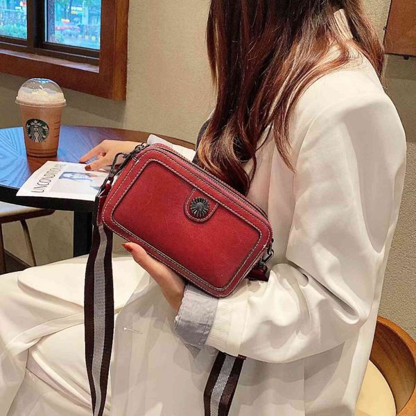 camera bag wide shoulder belt women's oil wax cow leather small wind guangzhou single shoulder messenger bag delivery, Red;black
camera bag wide shoulder belt women's oil wax cow leather small wind guangzhou single shoulder messenger bag delivery, Red;black
