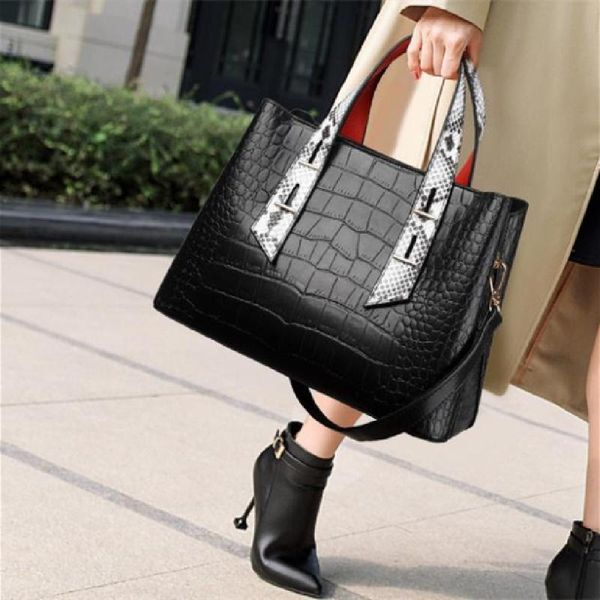 evening bags women's bag fashion splicing crocodile print handbag simple patchwork color one-shoulder cross-body vintage casual
evening bags women's bag fashion splicing crocodile print handbag simple patchwork color one-shoulder cross-body vintage casual