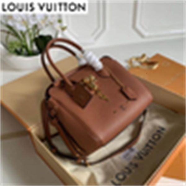 handles handbags brand cross designer bags luxury bags f8n0 women lock iconic leather cowhide shoulder shoulder totes bag m51684 body ba
handles handbags brand cross designer bags luxury bags f8n0 women lock iconic leather cowhide shoulder shoulder totes bag m51684 body ba