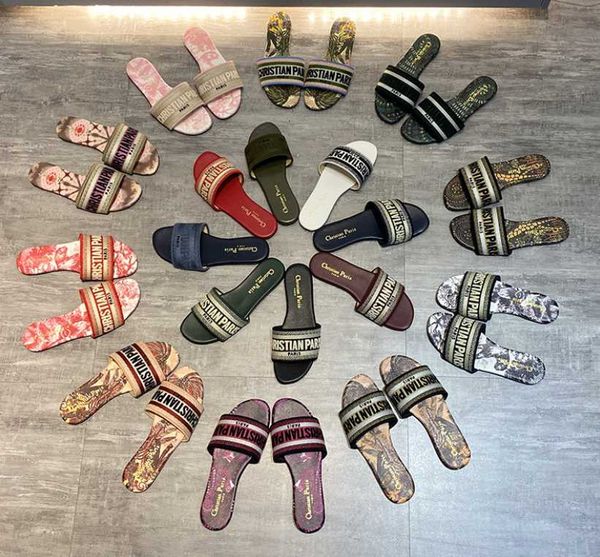 2021 classic embroidered letter slippers holiday beach slippers multi-color optional star christmas gift style, Black
2021 classic embroidered letter slippers holiday beach slippers multi-color optional star christmas gift style, Black