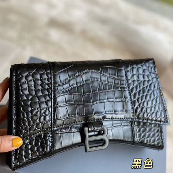 factory direct sale 75% off autumn and winter new women's crocodile leather messenger chain belt single shoulder hourglass with large q
factory direct sale 75% off autumn and winter new women's crocodile leather messenger chain belt single shoulder hourglass with large q