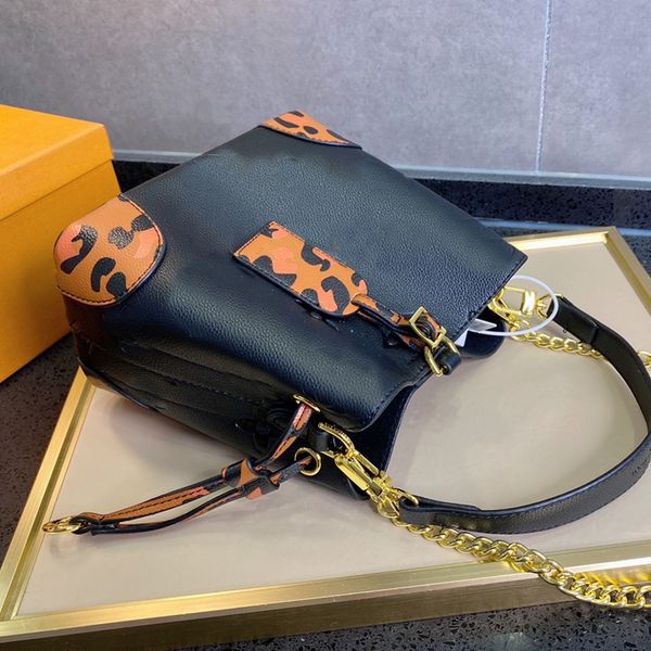 drawstring bag designer bags handbags leather high-capacity fashion brand evening party shopping casual occasions 3 colors chain classic ret
drawstring bag designer bags handbags leather high-capacity fashion brand evening party shopping casual occasions 3 colors chain classic ret