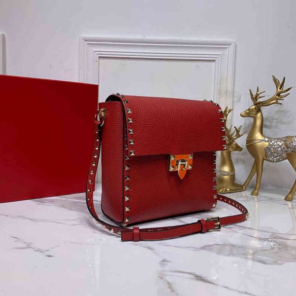 7a+designers the new series shoulder bag 0182 opening and closing of the fastener adjustable strap cotton lining genuine leather1th
7a+designers the new series shoulder bag 0182 opening and closing of the fastener adjustable strap cotton lining genuine leather1th