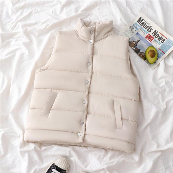 women's vests padded vest in quilted fabric. stand-up collar, snap fasteners at front , and diagonal welt pockets. winter warm, Black;white
women's vests padded vest in quilted fabric. stand-up collar, snap fasteners at front , and diagonal welt pockets. winter warm, Black;white