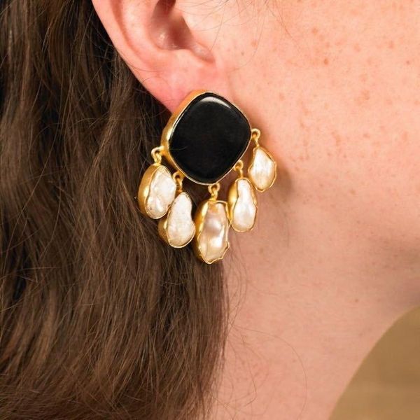 2021 new french fashion black resin baroque pearl gold 18k tassel drop silver crystal earrings for women stud jewelry goth boho
2021 new french fashion black resin baroque pearl gold 18k tassel drop silver crystal earrings for women stud jewelry goth boho