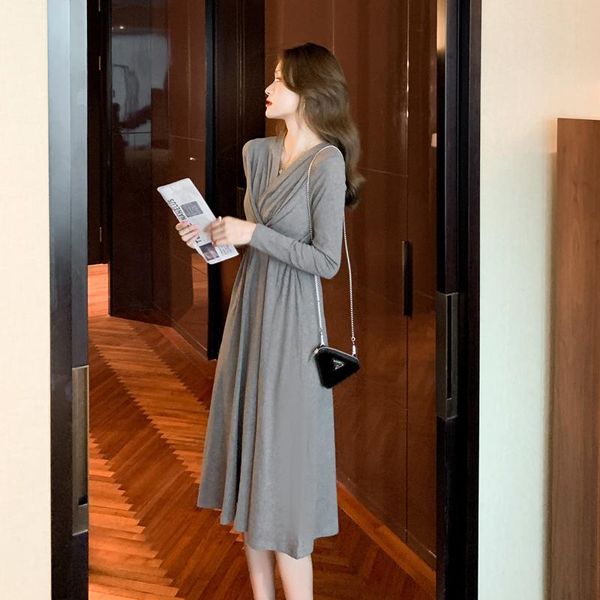 casual dresses 2021 autumn and winter women's french elegant pure color v-neck cross skirt long-sleeved dress women, Black;gray
casual dresses 2021 autumn and winter women's french elegant pure color v-neck cross skirt long-sleeved dress women, Black;gray