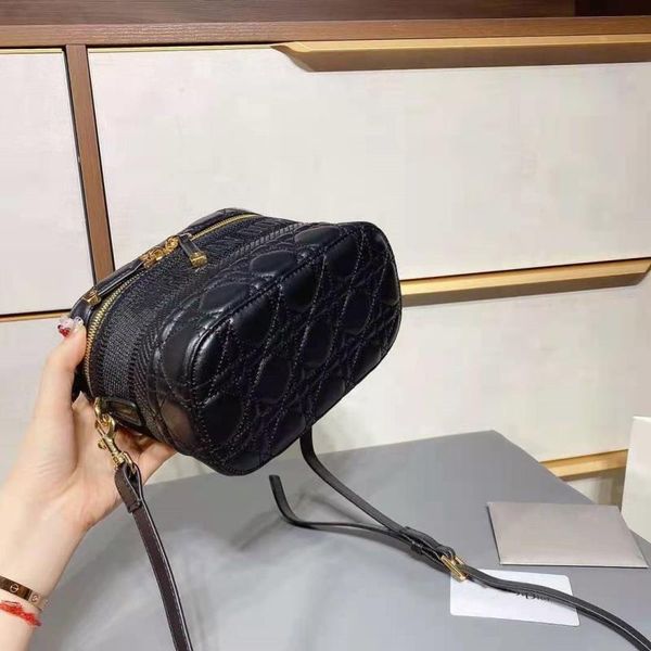 designer ysiykiy hip box trunk letter luxury women fashion bucket drawstring diamond lattice metallic fashion cosmetic ba aocs, Red;black
designer ysiykiy hip box trunk letter luxury women fashion bucket drawstring diamond lattice metallic fashion cosmetic ba aocs, Red;black