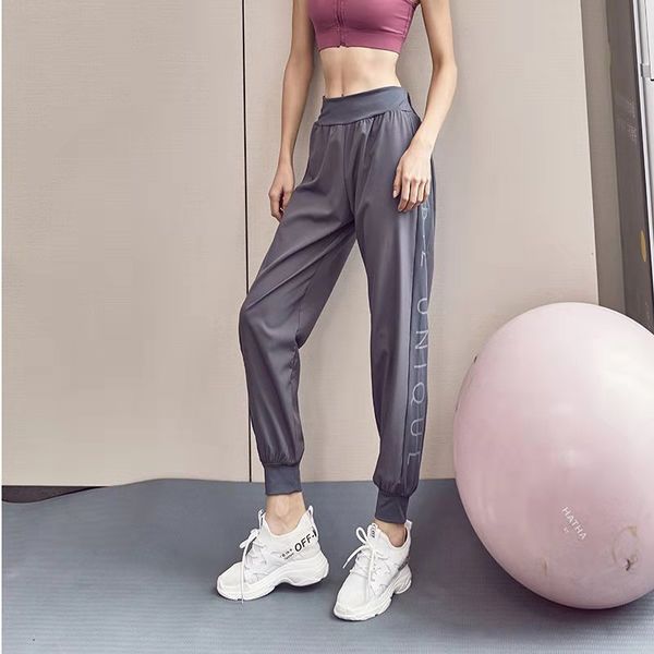 2021 new spring summer sport pants fashion letter casual womens pants running ankle banded pants breath loose fitness gym, Black;white
2021 new spring summer sport pants fashion letter casual womens pants running ankle banded pants breath loose fitness gym, Black;white