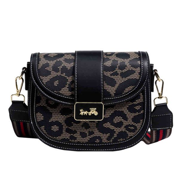 new fashion versatile single shoulder messenger bag letter printed saddle bag semi canvas leopard stitching women's bags outlet
new fashion versatile single shoulder messenger bag letter printed saddle bag semi canvas leopard stitching women's bags outlet