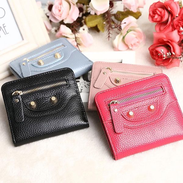 wallets genuine leather women 2021 design fashion girls purse coin card holder short clutch bags, Red;black
wallets genuine leather women 2021 design fashion girls purse coin card holder short clutch bags, Red;black
