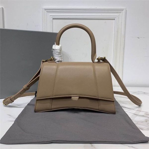 womens casual crossbody bag handbags hourglass bags fashion hardware genuine leather half month wallet women coin pouch plain purse 03, Black;red
womens casual crossbody bag handbags hourglass bags fashion hardware genuine leather half month wallet women coin pouch plain purse 03, Black;red