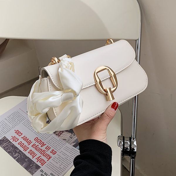 niche design bag handbags 2021 new fashion silk scarf one-shoulder square bag high-end selling messenger bag width 21cm
niche design bag handbags 2021 new fashion silk scarf one-shoulder square bag high-end selling messenger bag width 21cm