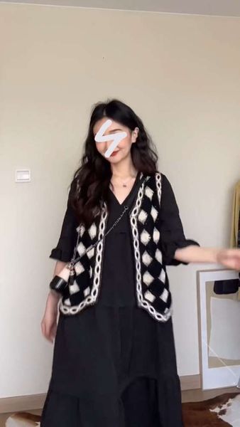 women's autumn thin waistcoat with black knitted vest, White