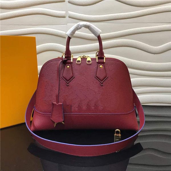 wholesalegenuine leather small sachet shoulder bag is your most beautiful decoration, making you more charming, Black;red
wholesalegenuine leather small sachet shoulder bag is your most beautiful decoration, making you more charming, Black;red