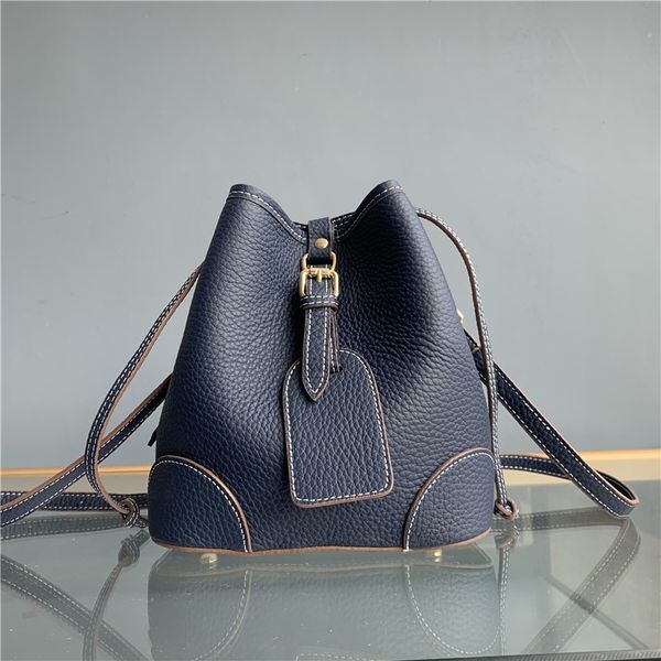 imported first layer cowhide shopping mall withdraw from cupboard bucket bag big brand same style one shoulder bag simple elegant leather cr
imported first layer cowhide shopping mall withdraw from cupboard bucket bag big brand same style one shoulder bag simple elegant leather cr