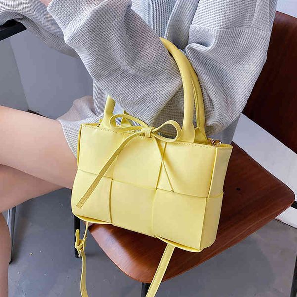 luxury brand large weave tote bag 2021 fashion new high-quality pu leather women's designer handbag high capacity shoulder bags c0508
luxury brand large weave tote bag 2021 fashion new high-quality pu leather women's designer handbag high capacity shoulder bags c0508