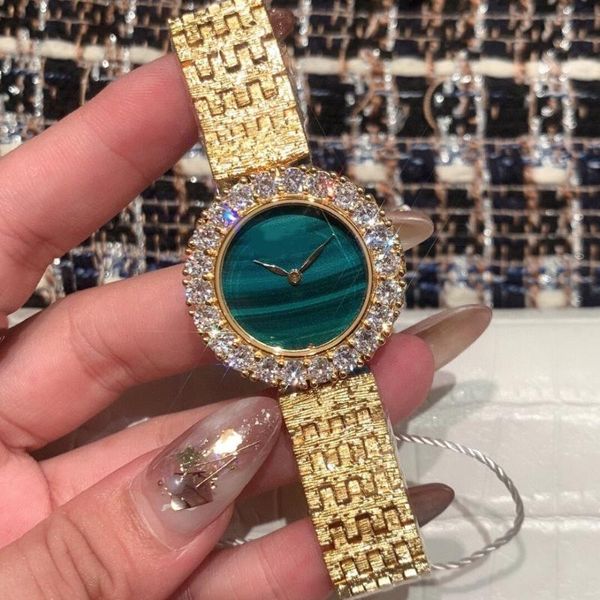 wristwatches fashion design diamant green red blue shell dial watch full diamond round circle lucky clock for lady, Slivery;brown
wristwatches fashion design diamant green red blue shell dial watch full diamond round circle lucky clock for lady, Slivery;brown