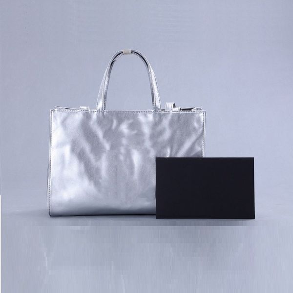 high-quality women oxblood medium bags trend color matching design fashion ladies handbag purse large capacity casual lady bag
high-quality women oxblood medium bags trend color matching design fashion ladies handbag purse large capacity casual lady bag