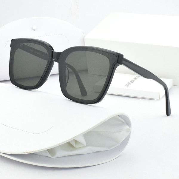 sunglasses tega 2021 korea brand women men with original packing fashion round design sun glasses retro, White;black
sunglasses tega 2021 korea brand women men with original packing fashion round design sun glasses retro, White;black