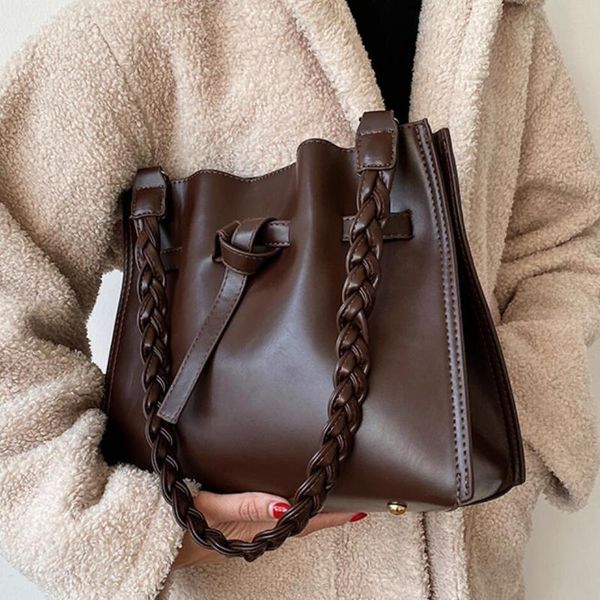 shoulder bags weave strap armpit bag 2021 pu leather women's designer handbag capacity messenger
shoulder bags weave strap armpit bag 2021 pu leather women's designer handbag capacity messenger