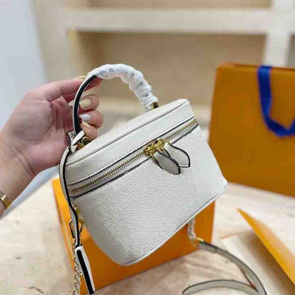 designers cosmetic cases luxurys women makeup bag fashion travel pouch lady handbag purses
designers cosmetic cases luxurys women makeup bag fashion travel pouch lady handbag purses